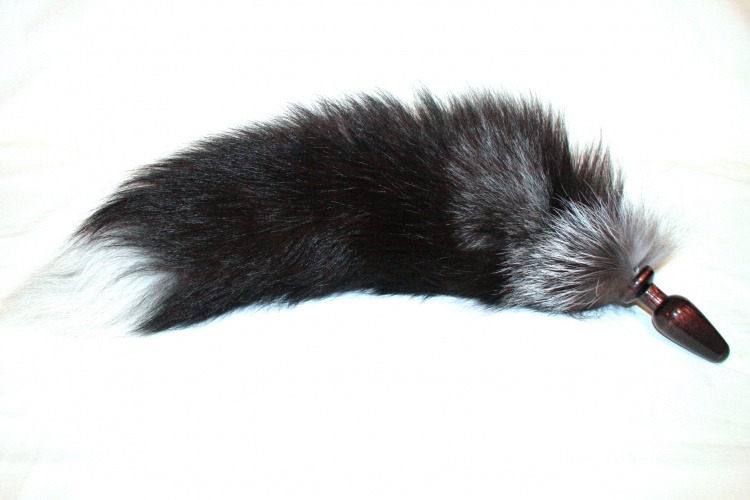 Анальная пробка черного цвета диам.32мм с лисьим хвостом чернобурка BF32black/silver fox