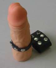 Поводок черный кожаный на пенис диаметром 10 мм на кнопках 3143-1